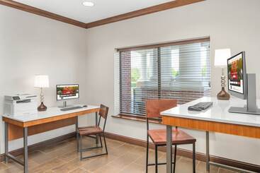 هتل Holiday Inn Express & Suites Wilmington Newark, An Ihg
