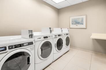 هتل Holiday Inn Express & Suites Wilmington Newark, An Ihg