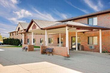 هتل Howard Johnson By Wyndham Waterloo/cedar Falls