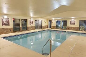 هتل Clarion Pointe Wenatchee