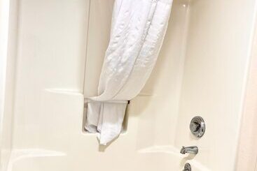 هتل Clarion Pointe Wenatchee