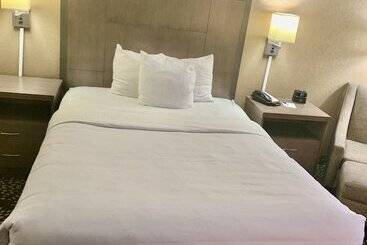 ホテル Clarion Pointe Wenatchee