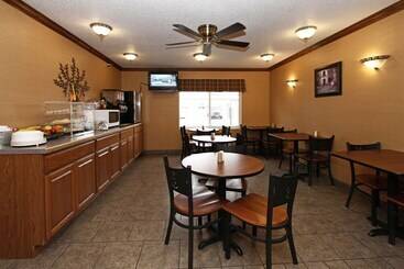 هتل New Victorian Inn & Suites Lincoln