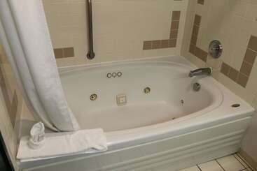 هتل New Victorian Inn & Suites Lincoln