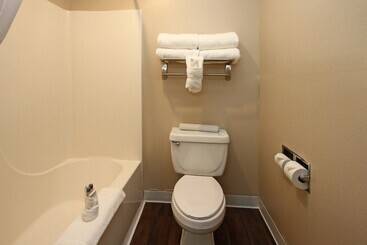 هتل New Victorian Inn & Suites Lincoln