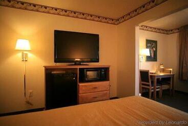 هتل New Victorian Inn & Suites Lincoln