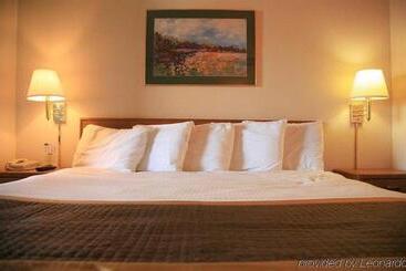 هتل New Victorian Inn & Suites Lincoln