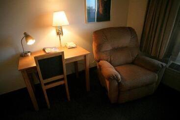 هتل New Victorian Inn & Suites Lincoln