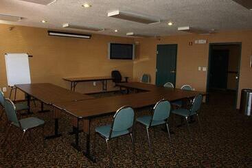 هتل New Victorian Inn & Suites Lincoln