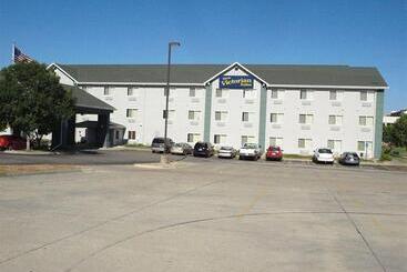 هتل New Victorian Inn & Suites Lincoln