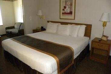 هتل New Victorian Inn & Suites Lincoln