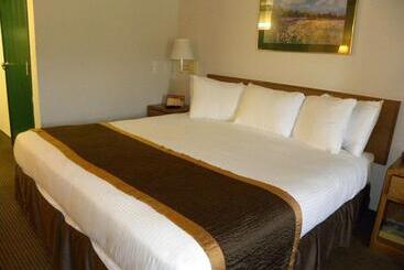 هتل New Victorian Inn & Suites Lincoln