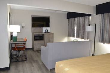 هتل Quality Inn & Suites Ankenydes Moines
