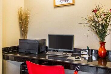 هتل Quality Inn & Suites