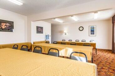 هتل Quality Inn & Suites