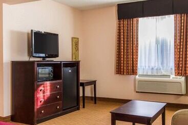 هتل Quality Inn & Suites