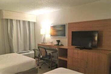 هتل Sleep Inn & Suites