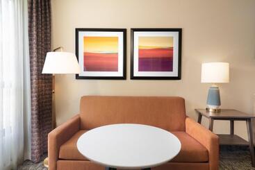 هتل Staybridge Suites Memphis Poplar Ave East, An Ihg