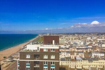 Isabella Penthouse 15th Floor, Seafront