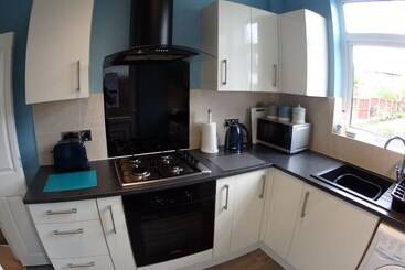 Air Host & Stay   Strawberry Fields House   3br