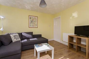 Lowcay Apartments