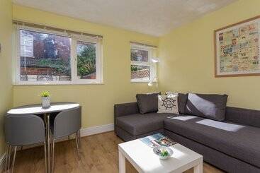 Lowcay Apartments