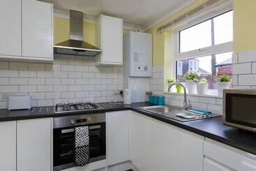 Lowcay Apartments