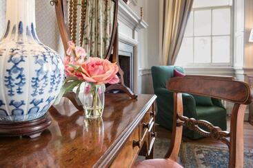 Merchant S House   Large Two Floor Apartment!! Sleeps Up To 11 People, First Floor Available Separat