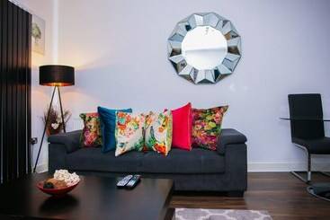 Modern 2 Bedroom Apartment