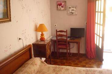 تختخواب و صبحانه Domaine De Rode Buze