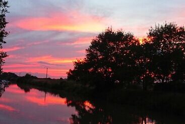 هتل Barge Beatrice Cruises On The Canal Du Midi