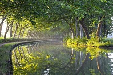 هتل Barge Beatrice Cruises On The Canal Du Midi