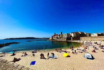 Appartement Tout Neuf Vieil Antibes