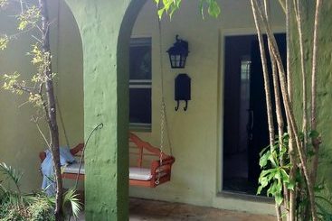 Cottage With Luxury Pool Near Beach