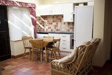 Damerons Farm Cottages