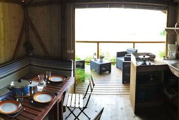 هتل Camping Les Grillons