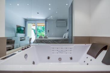 דירות לתיירים Wellholidays 19   Studio Balnéo Et Terrasse Piscine