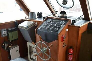 هتل Yacht Germinal Honfleur