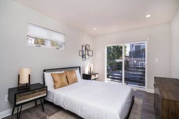 Brand New Luxury 3bdr Townhome In Silver Lake