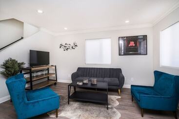 Brand New Luxury 3bdr Townhome In Silver Lake