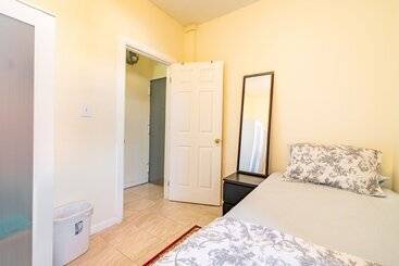 Furnished Empire Blvd Guest House