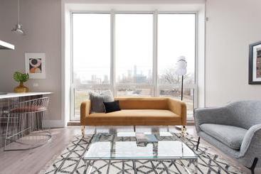 Sonder At 943 Crosby