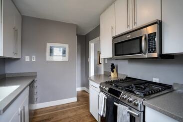 The City Park Cottage With Home Theater