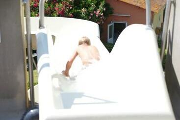هتل Camping Les Jardins D Elsa