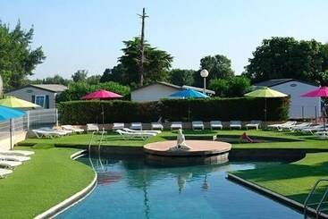 هتل Camping Les Jardins D Elsa