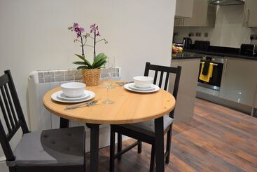 Onpoint Apartments   Deluxe Apartment City Centre Ideal Location!