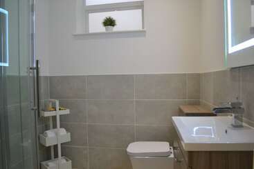 Onpoint Apartments   Deluxe Apartment City Centre Ideal Location!