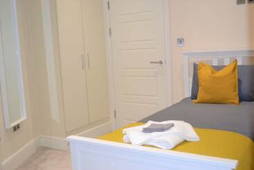 Onpoint Apartments   Deluxe Apartment City Centre Ideal Location!