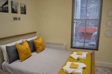 Onpoint Apartments   Deluxe Apartment City Centre Ideal Location!