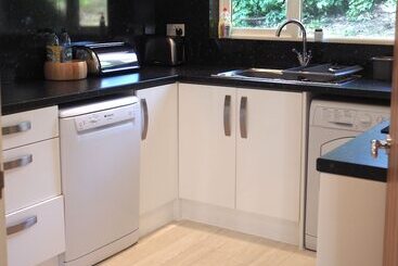 Tincroft Cottage High End, Luxury Living Near The Beach